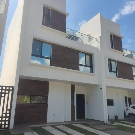 Moderna Villa 3 Pisos Condominio Playa Del Carmen